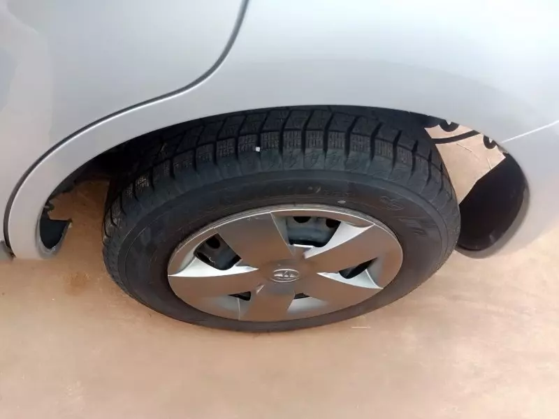 Toyota Sienta   - 2012