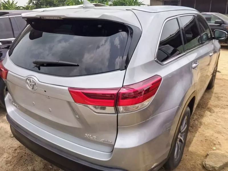 Toyota Highlander   - 2018