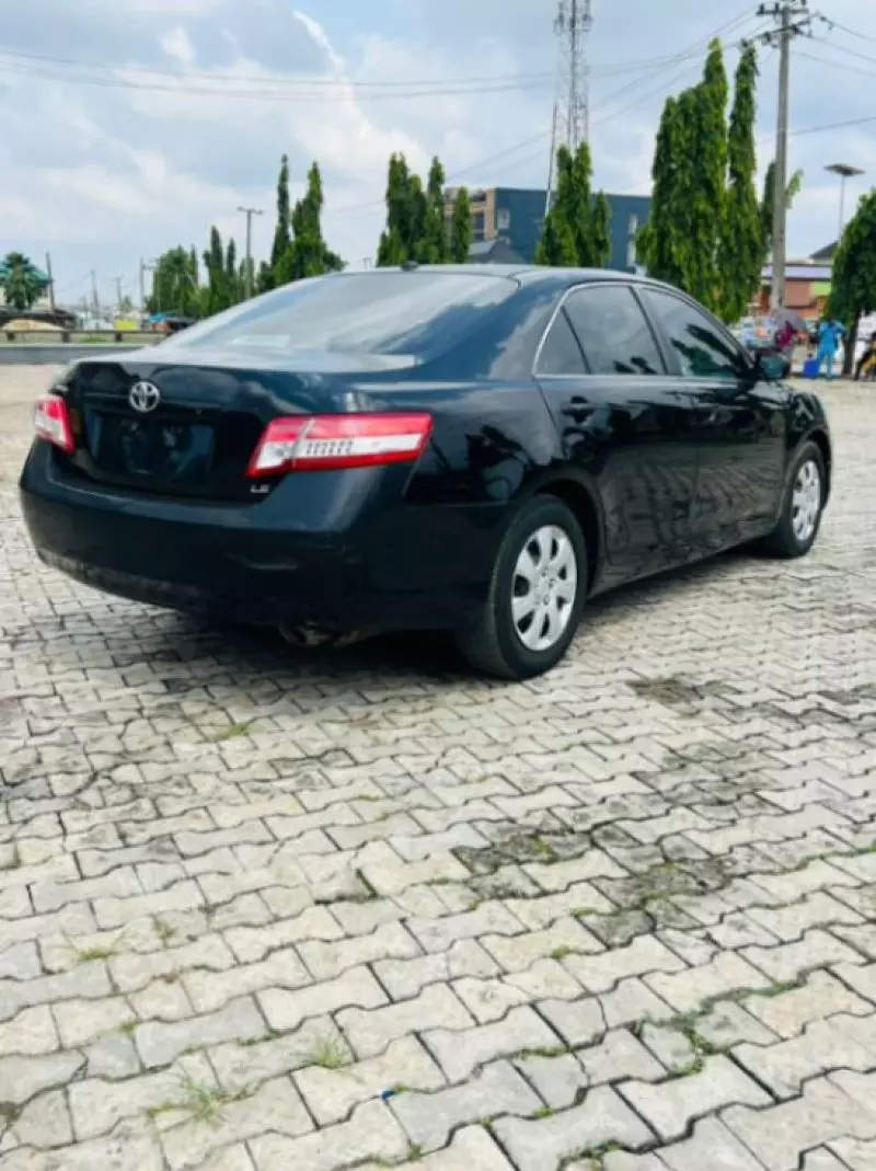 Toyota Camry   - 2010