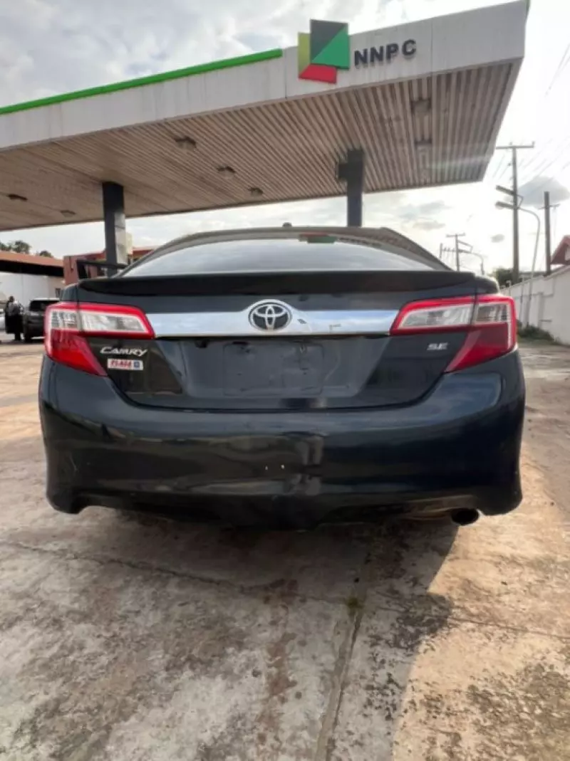 Toyota Camry   - 2012