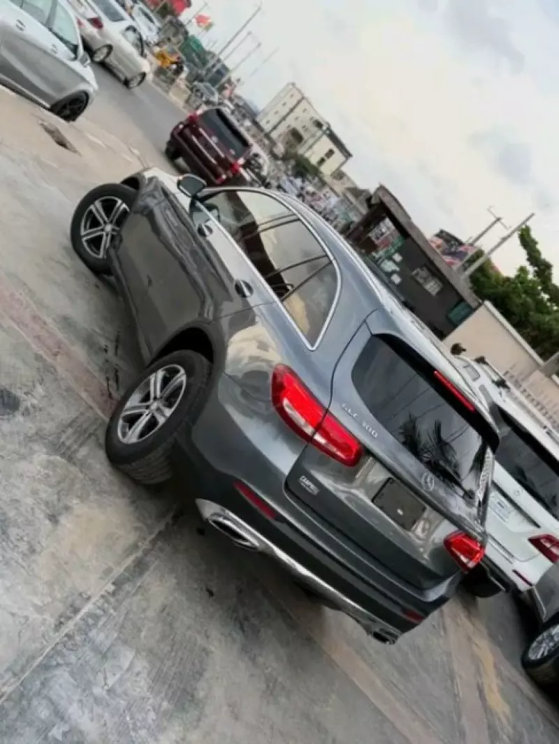 Mercedes-Benz GLC 300   - 2016