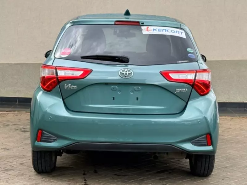 Toyota Vitz   - 2018