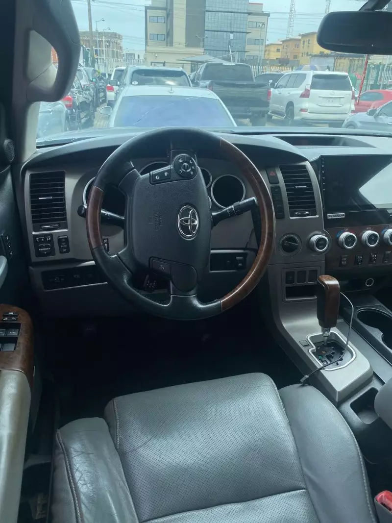 Toyota Tundra   - 2012