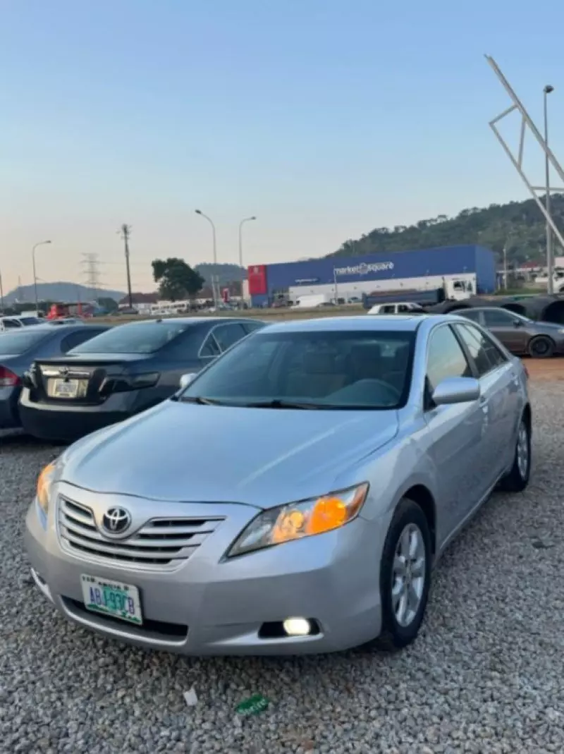 Toyota Camry   - 2009