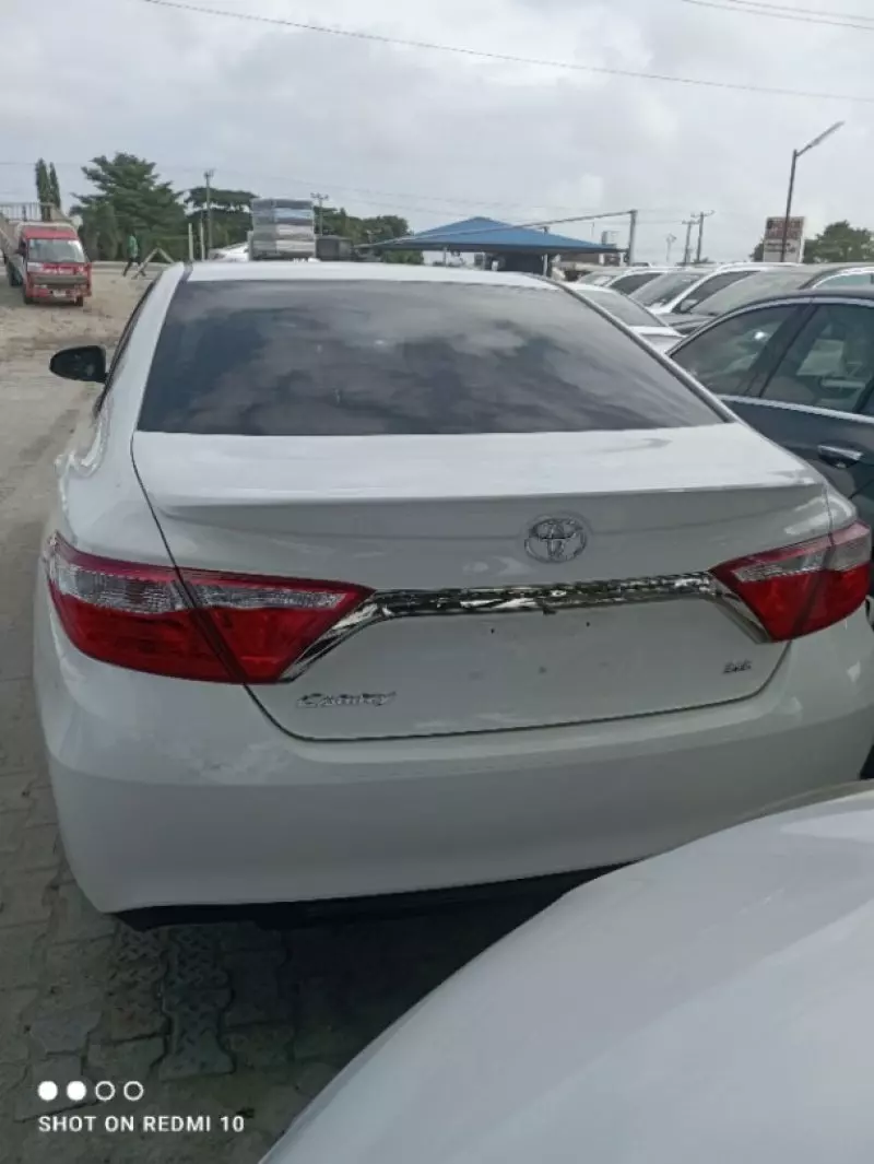 Toyota Camry - 2017