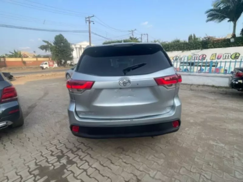 Toyota Highlander   - 2017