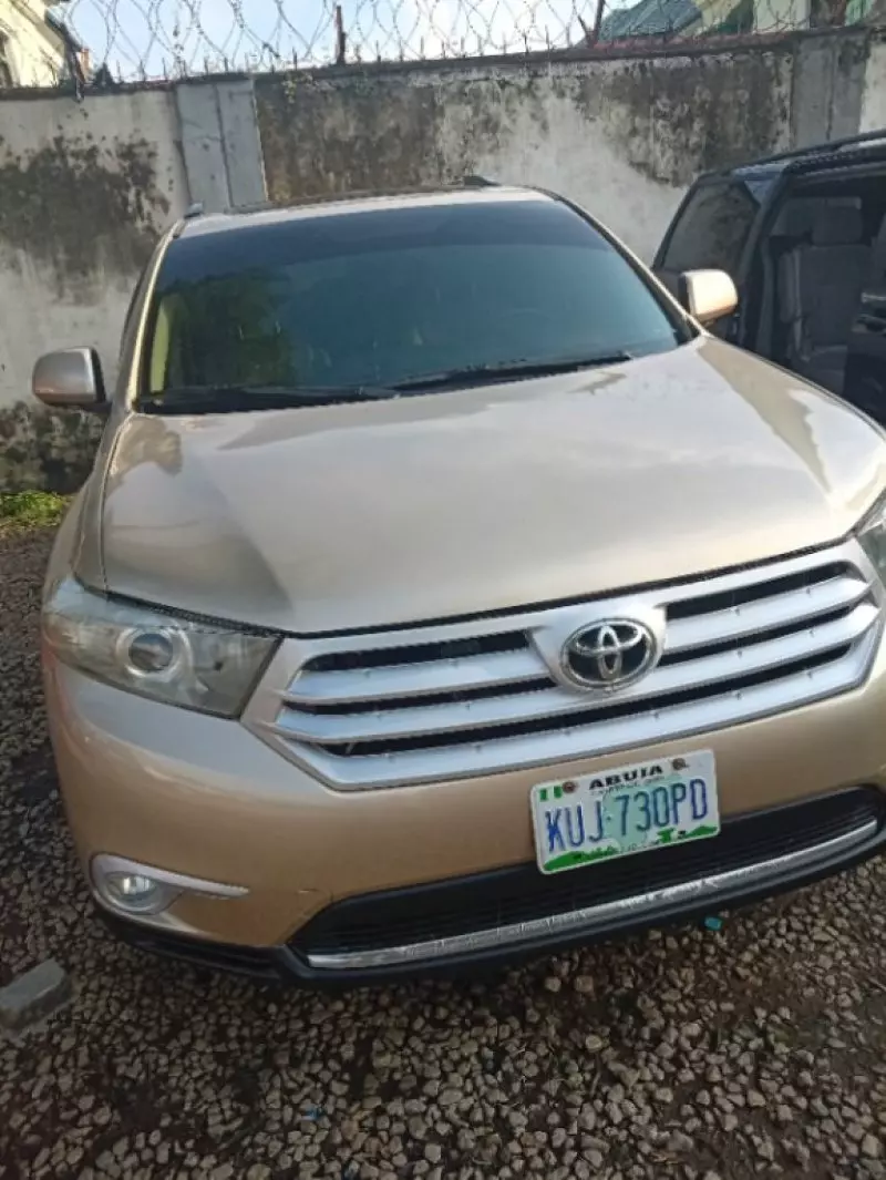 TOYOTA Highlander   - 2010