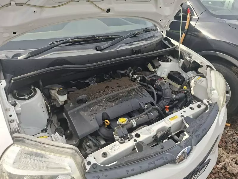 Toyota Sienta   - 2012