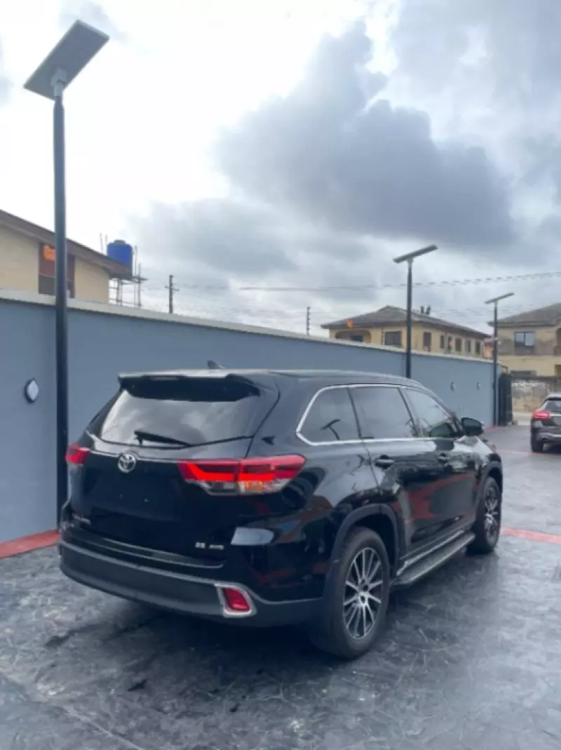 Toyota Highlander   - 2018
