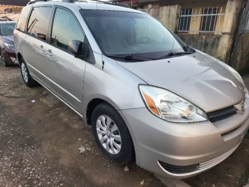 Toyota Sienna   - 2005