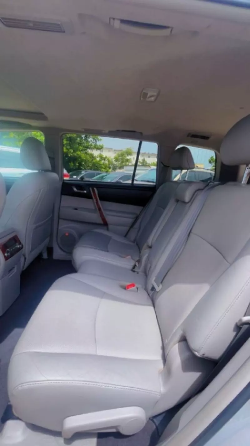 Toyota Highlander   - 2012