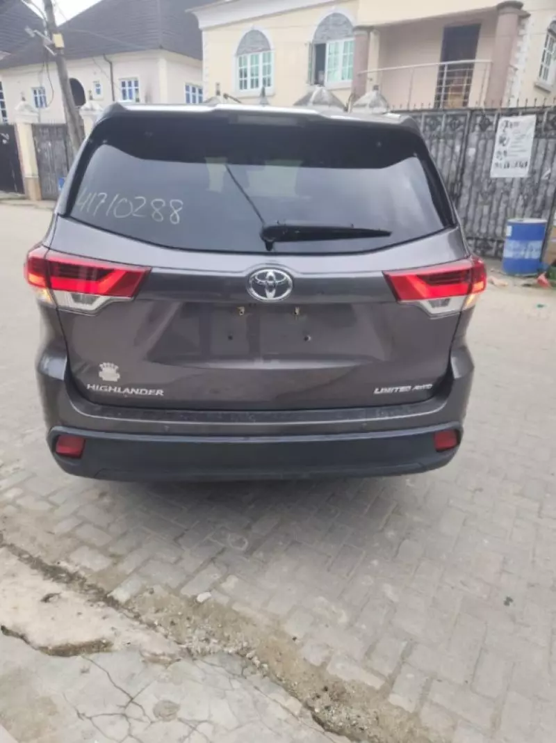 Toyota Highlander   - 2016