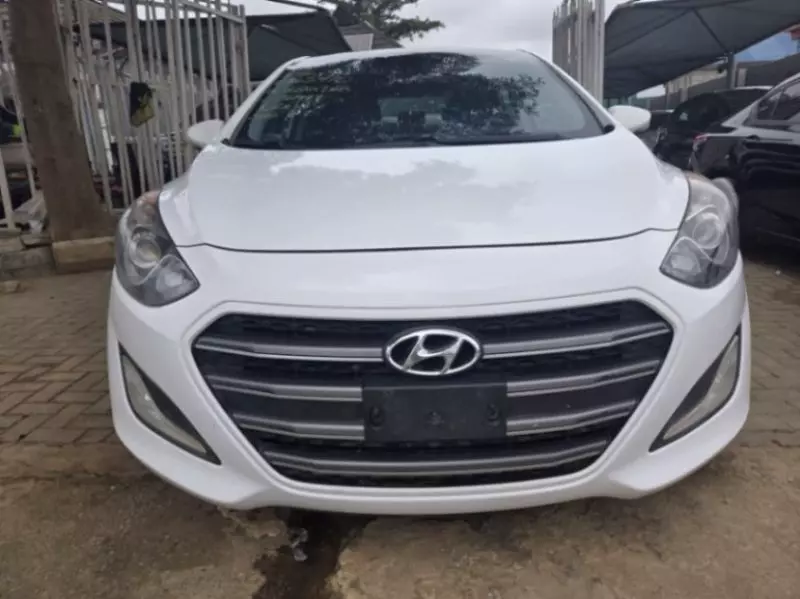 Hyundai Elantra   - 2016
