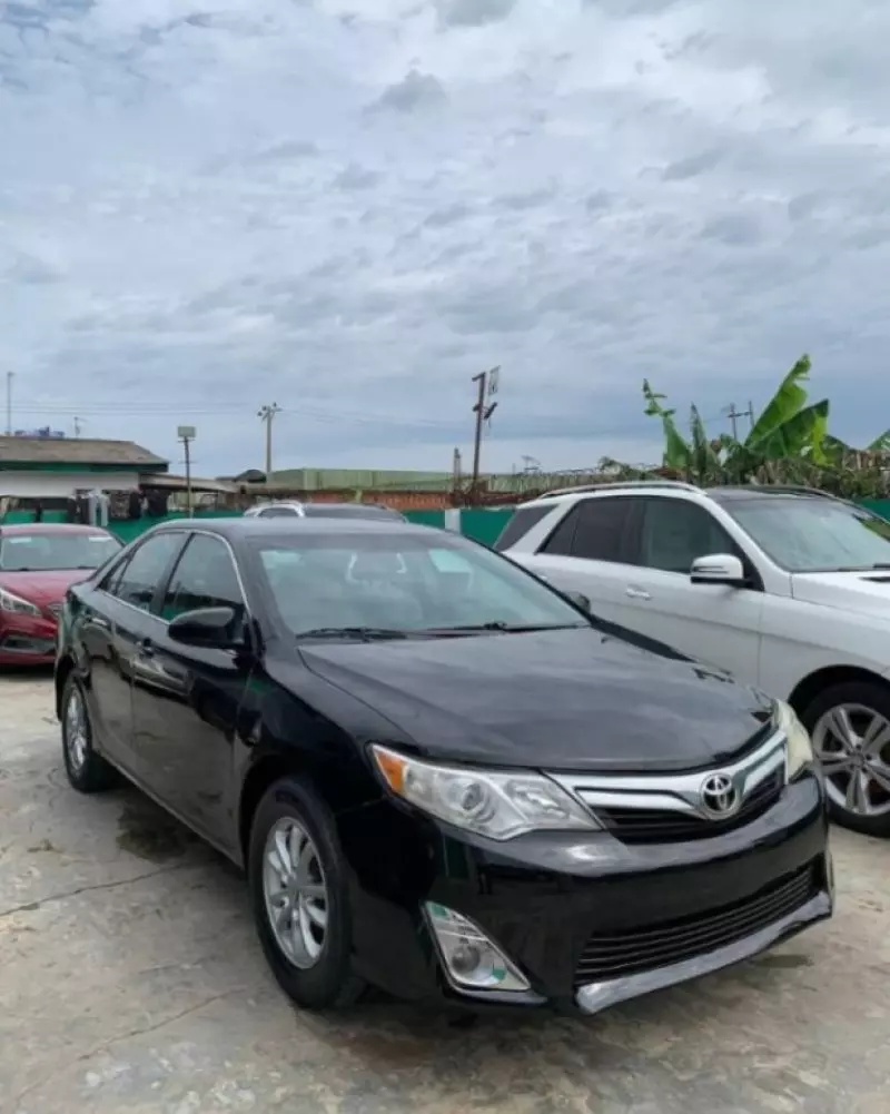 Toyota Camry   - 2013