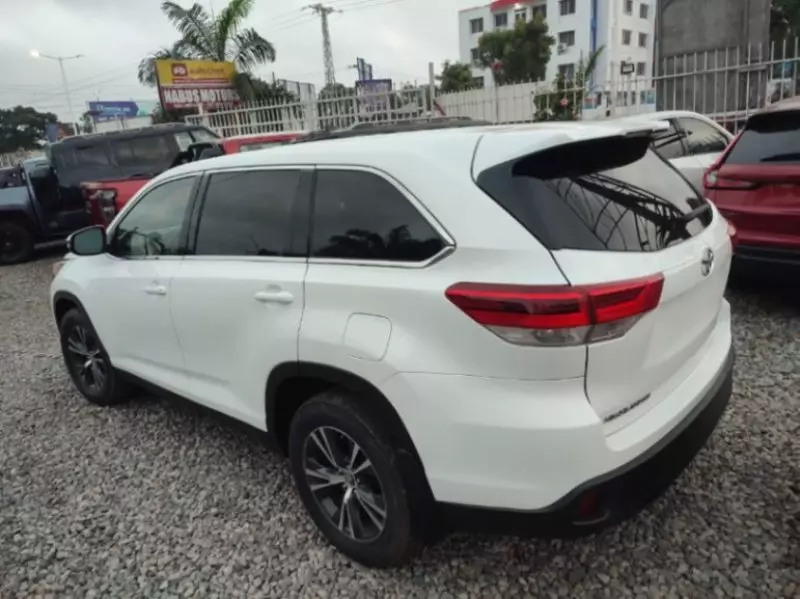 TOYOTA Highlander   - 2019