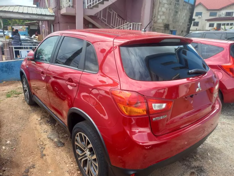 Mitsubishi OUTLANDER   - 2019