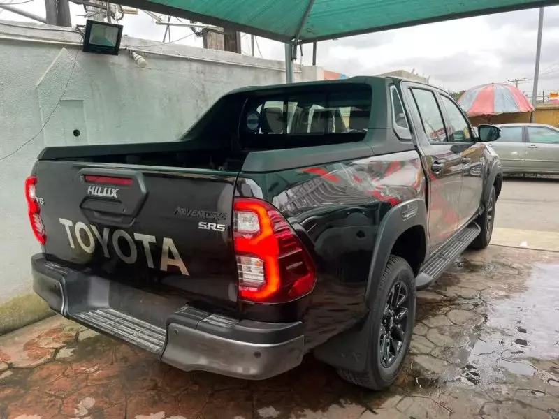 Toyota Hilux   - 2025