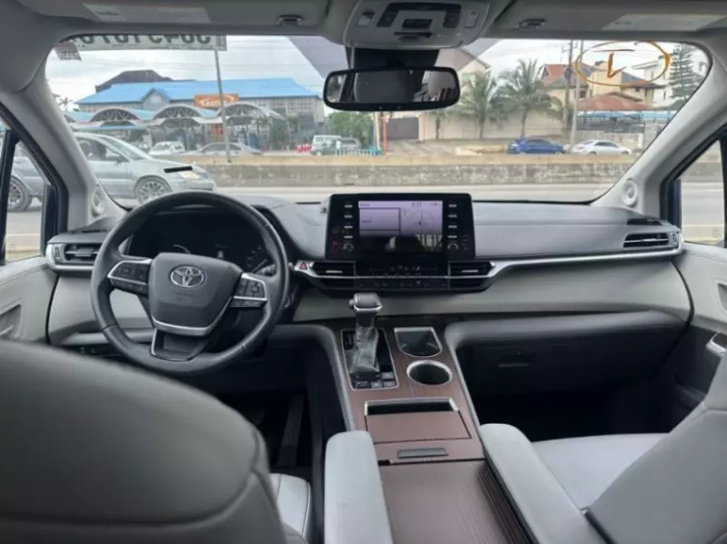 TOYOTA Sienna   - 2021
