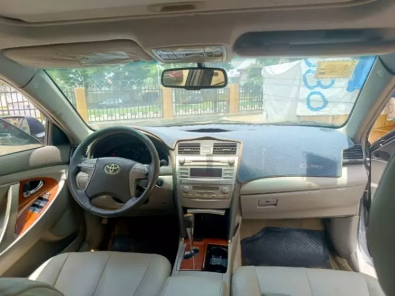 Toyota Camry   - 2011