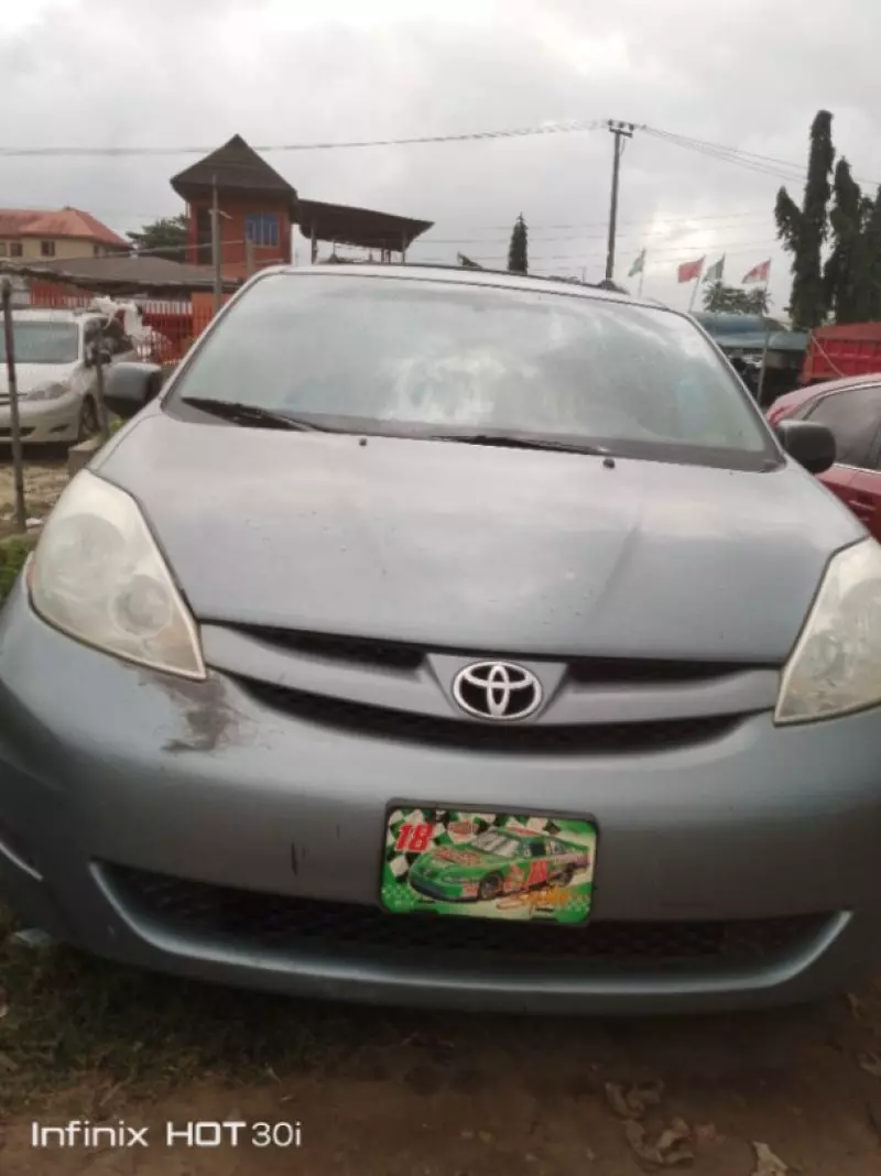 Toyota Sienna - 2006