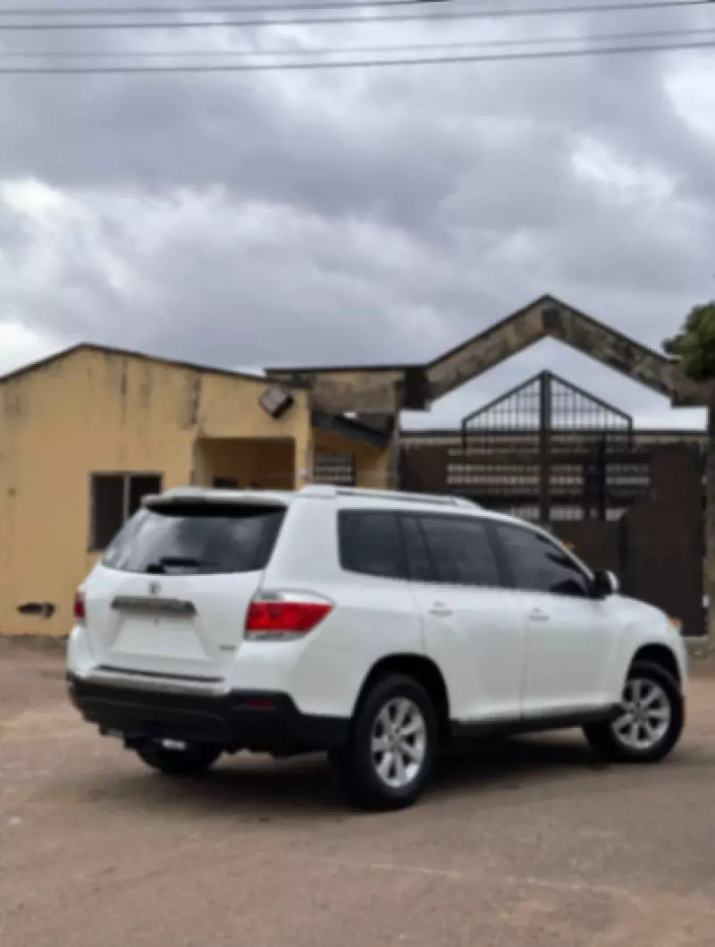 TOYOTA Highlander   - 2011