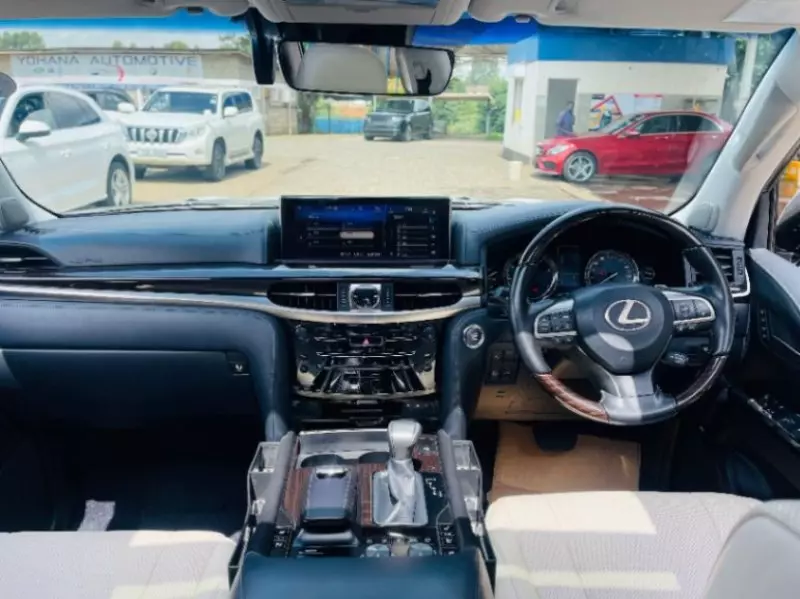 Lexus LX 570   - 2018