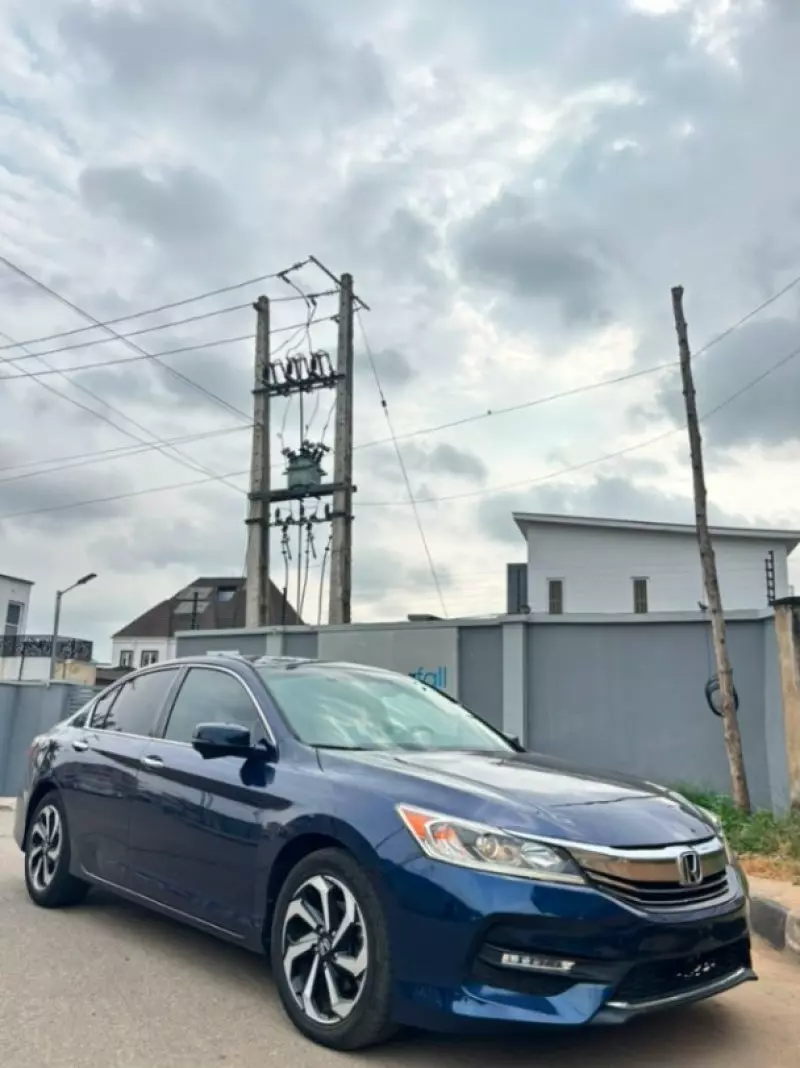 Honda Accord   - 2017