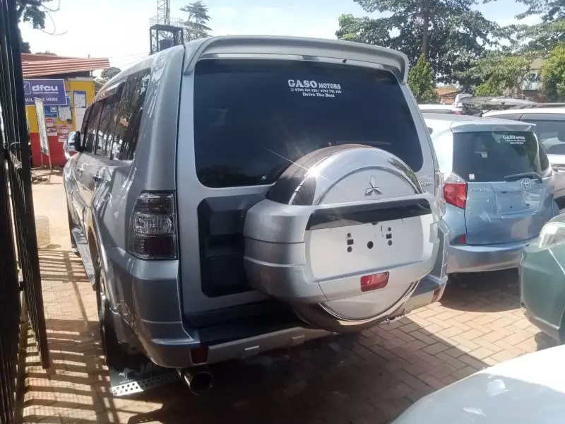 Mitsubishi Pajero   - 2012