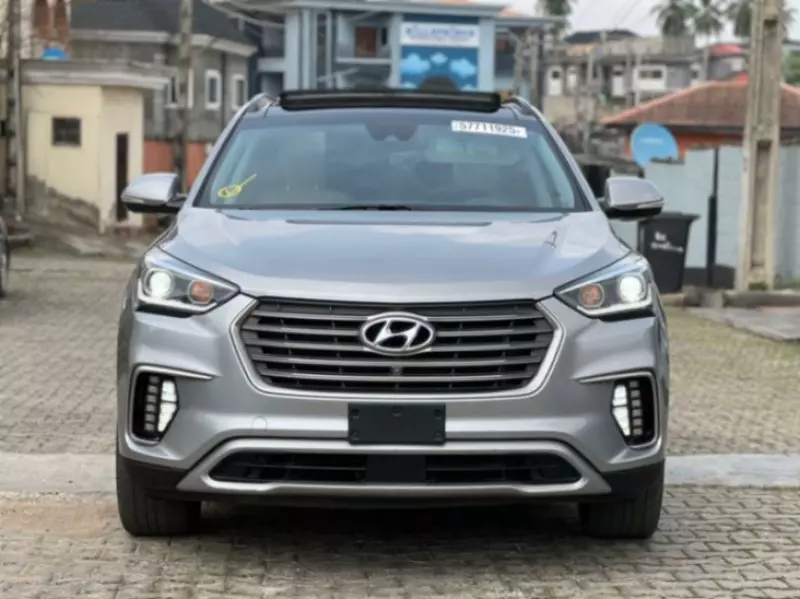 Hyundai Santa Fe   - 2017