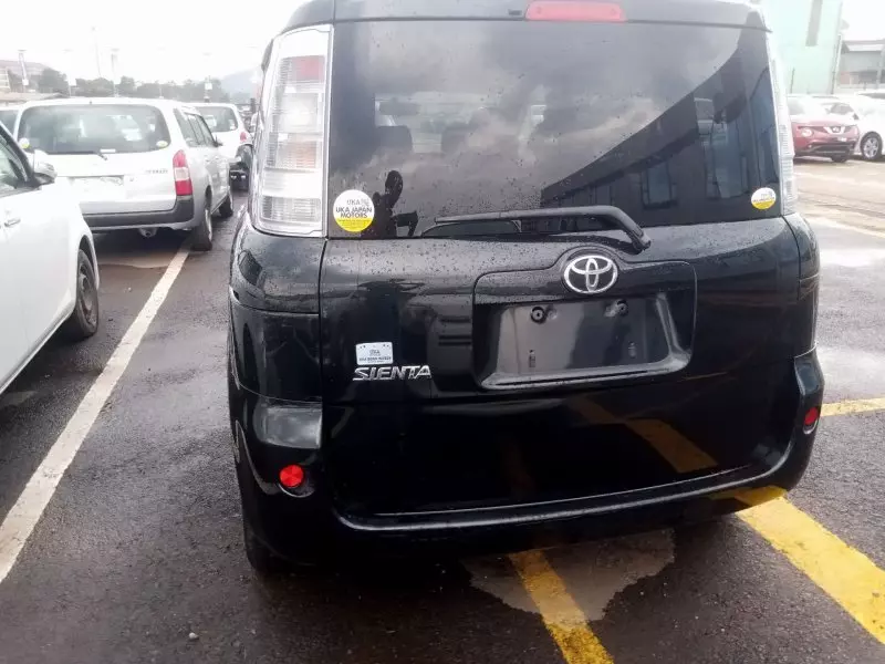 Toyota Sienta   - 2013
