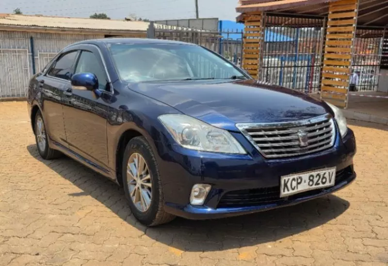 Toyota Crown   - 2011