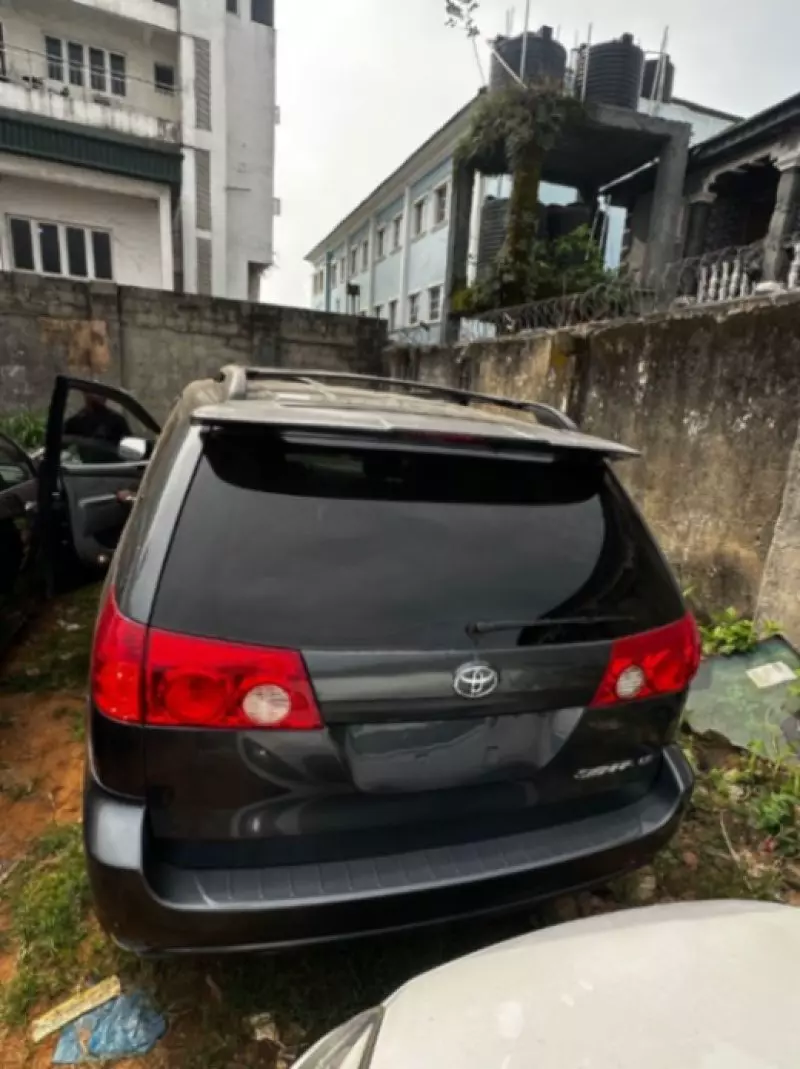 TOYOTA Sienna   - 2009
