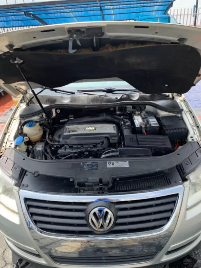 Volkswagen Passat   - 2010