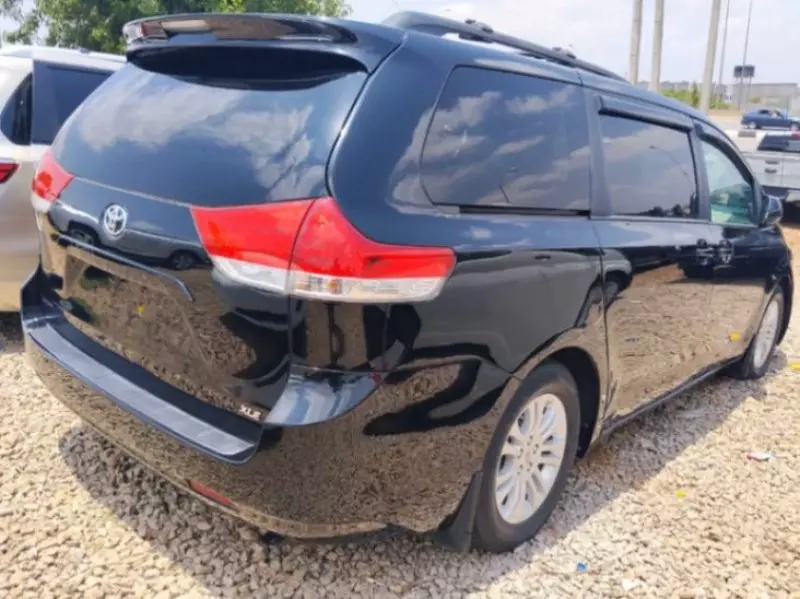 Toyota Sienna   - 2013