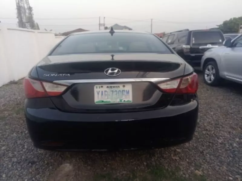 Hyundai Sonata   - 2010