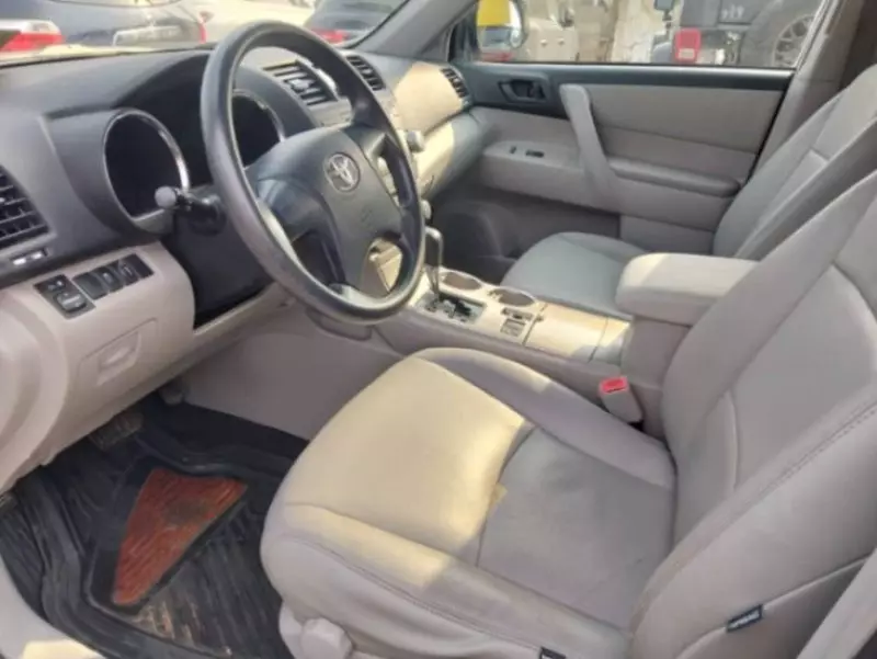 Toyota Highlander   - 2012
