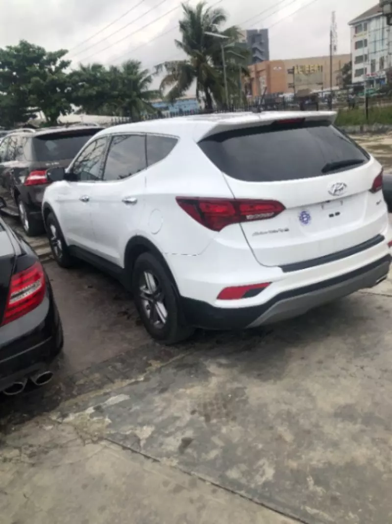 Hyundai Santa FE   - 2014