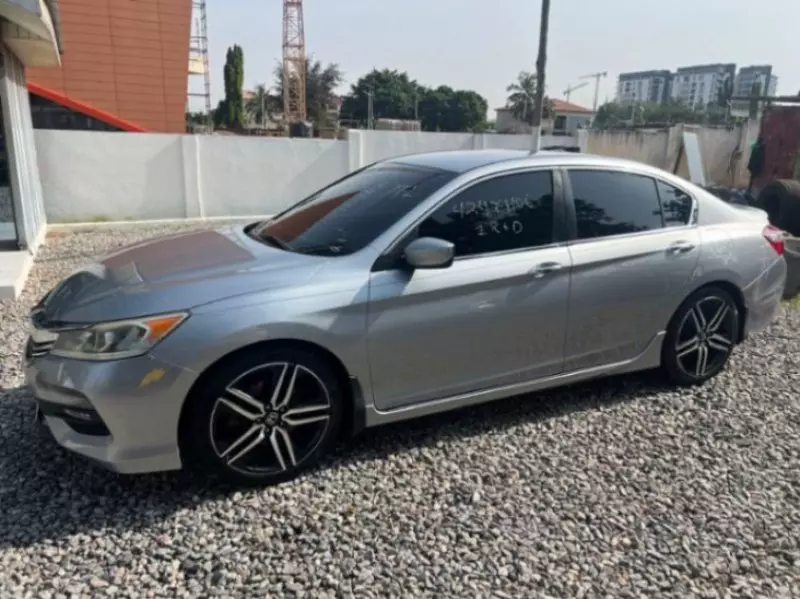 Honda Accord   - 2017
