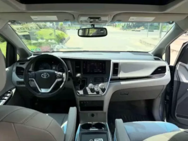 TOYOTA Sienna   - 2017