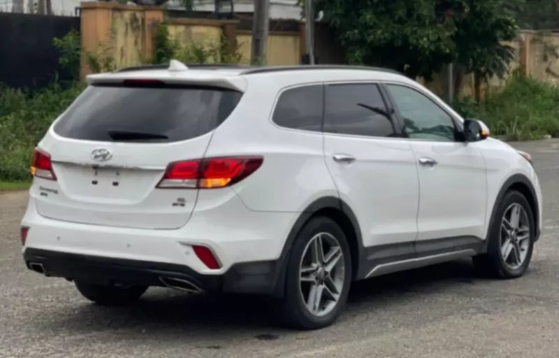 Hyundai Santa Fe - 2017
