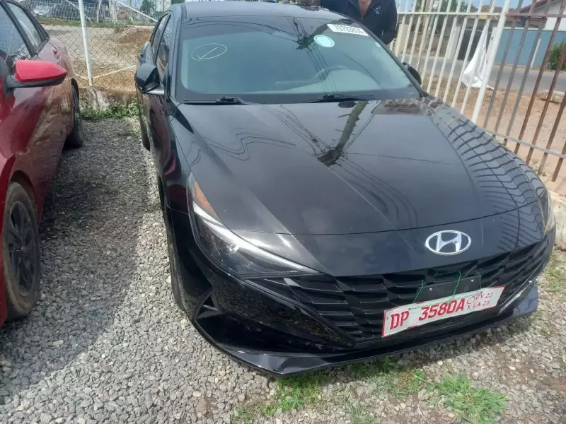 Hyundai Elantra   - 2021