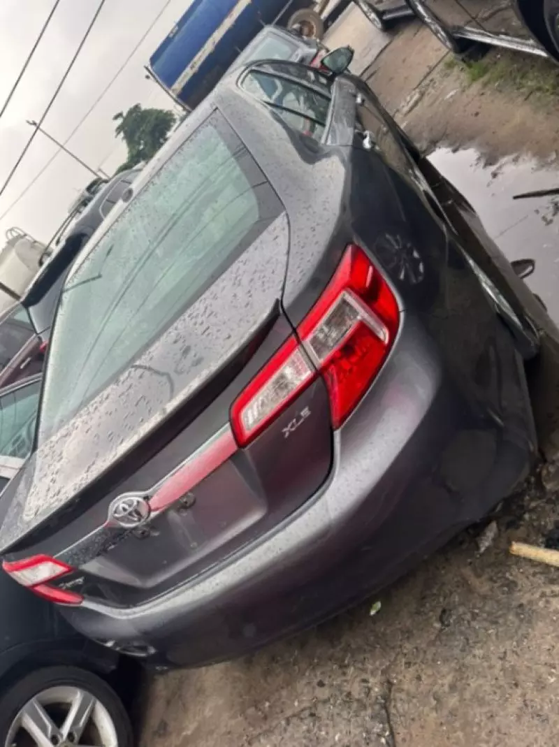 TOYOTA Camry - 2012