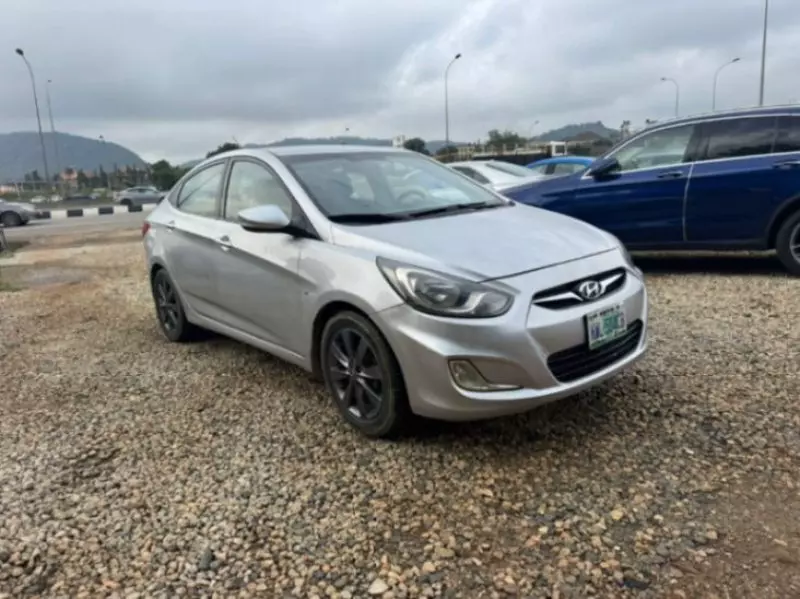 Hyundai Accent   - 2013