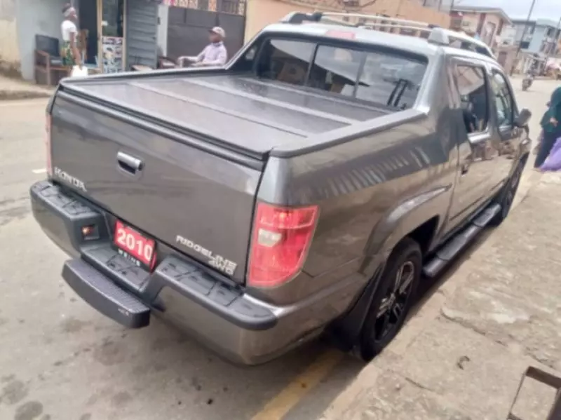 Honda Ridgeline   - 2010