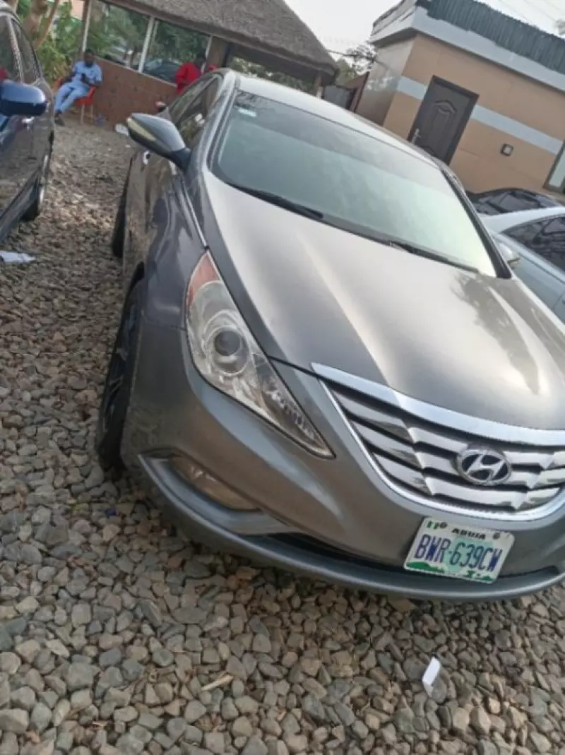 Hyundai Sonata   - 2012