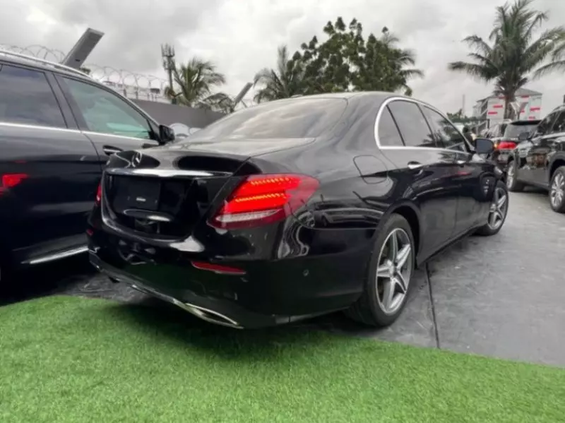 Mercedes-Benz E 300 - 2016