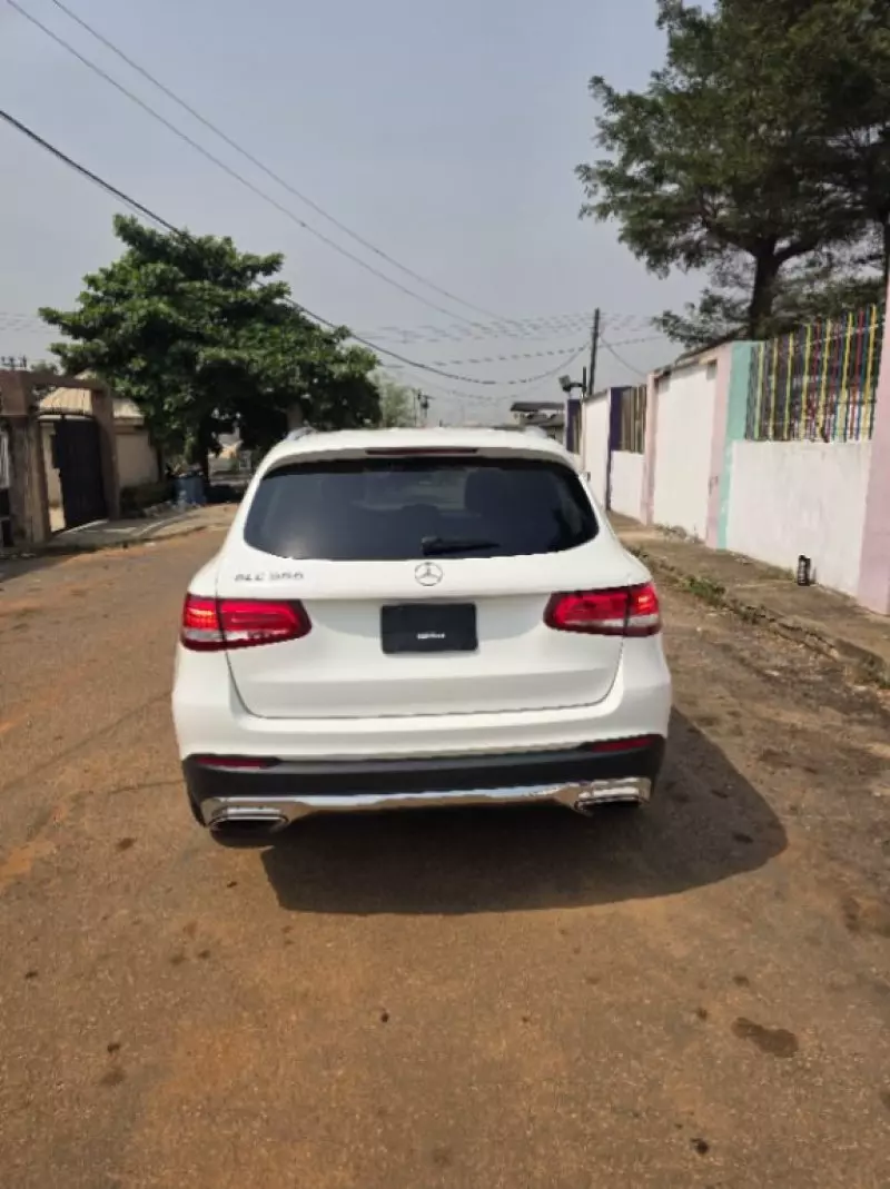 Mercedes-Benz GLC 300   - 2016