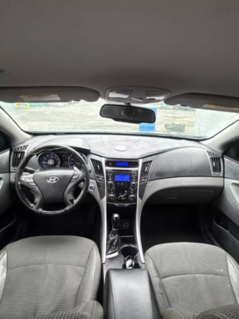 Hyundai Sonata   - 2012