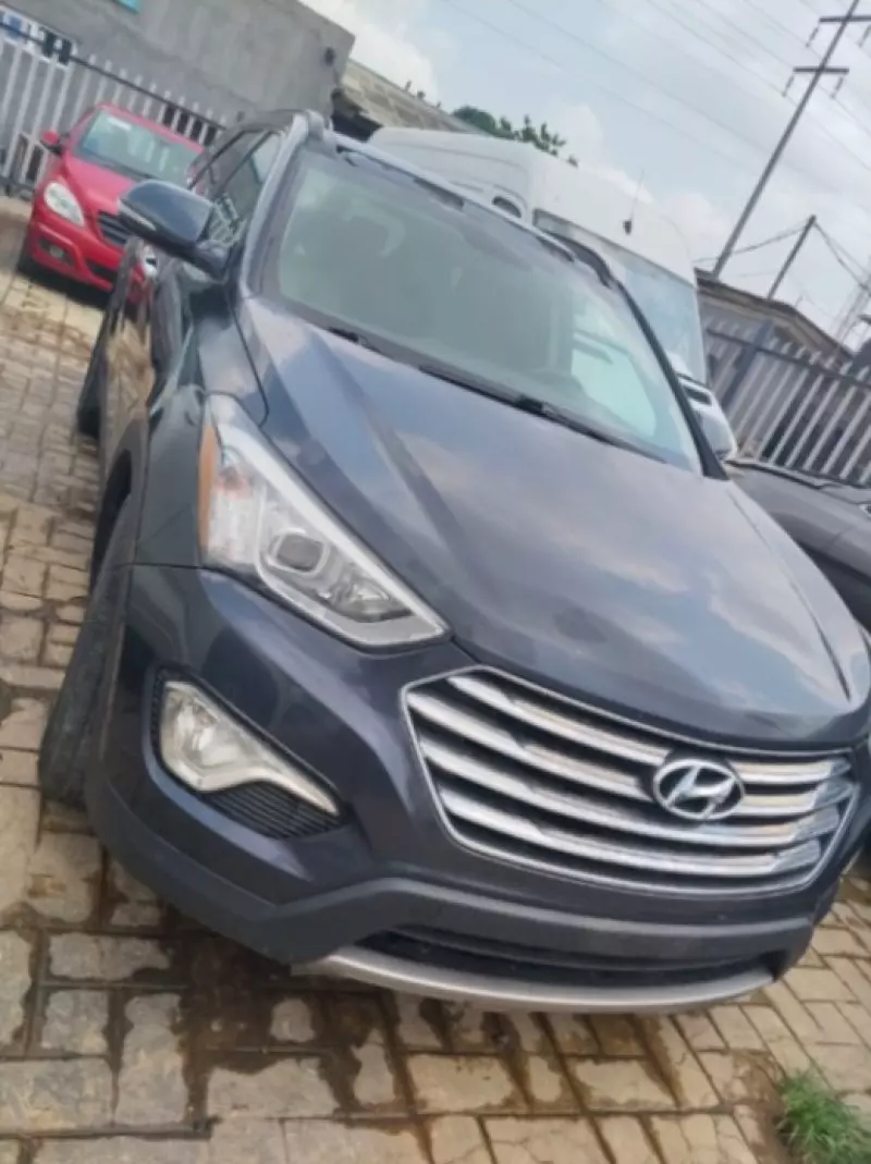 Hyundai Santa Fe   - 2014