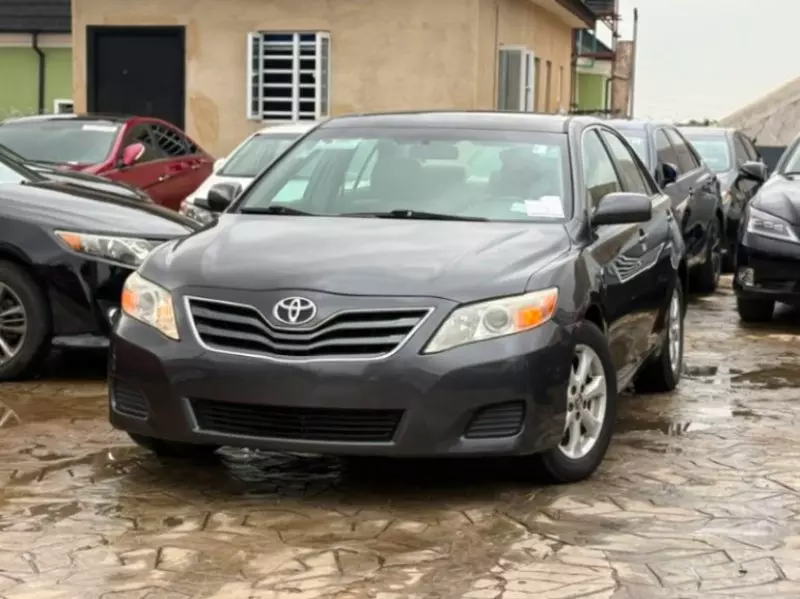 TOYOTA Camry   - 2010
